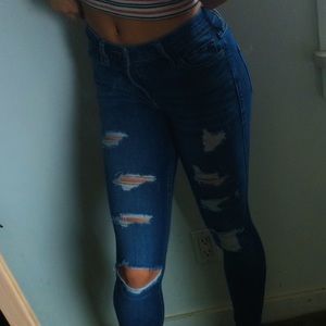 Hollister Jeans - ❤️⭐️Hollister midrise ripped jeans. Hollister Jeans - ❤️⭐️Hollister midrise ripped jeans.